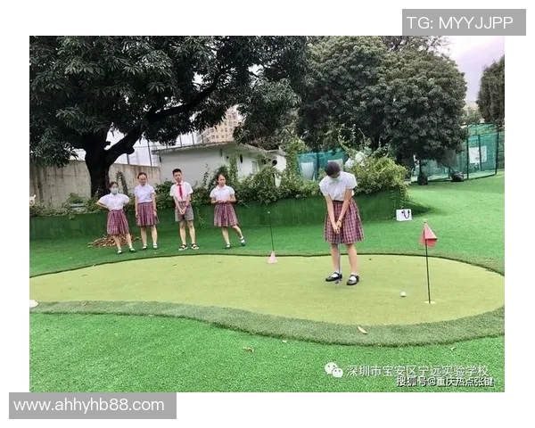 在校园中畅享青春热血的滚篮球运动带来的无限乐趣与友谊 在校园中畅享青春热血的滚篮球运动带来的无限乐趣与友谊